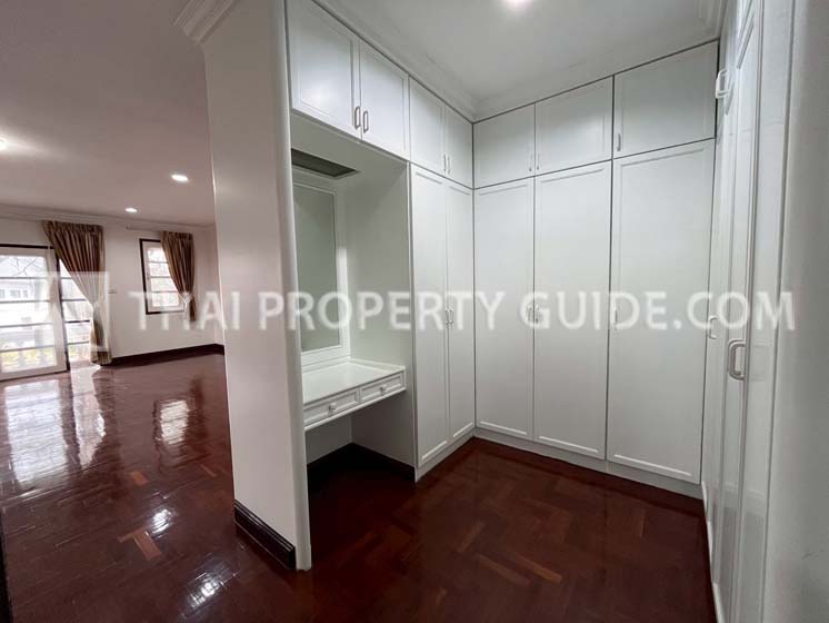 House with Shared Pool in Bangnatrad 